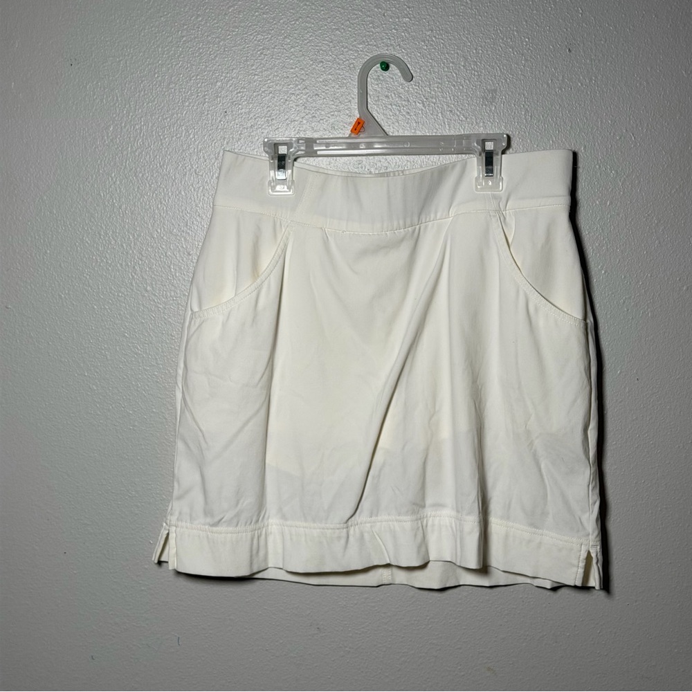 Columbia Women Omni-Shield Advanced Repellency Training White Skort size M‎